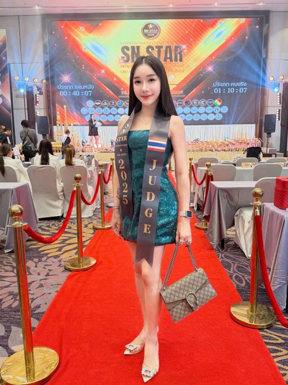 อาจารย์อลิสสวมสายสะพาย JUDGE ที่งาน SN STAR Championship and Awards 2025
